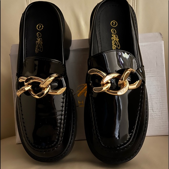 Black Patent lugged sole shoes NIB sz 7 ON TREND!! - Picture 2 of 6